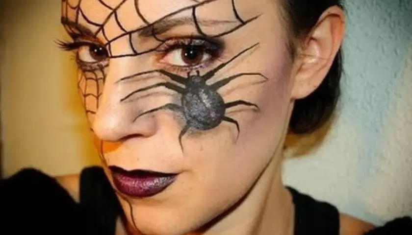 Spinnen Make-up Halloween: Einfache Anleitung & gruselige Ideen