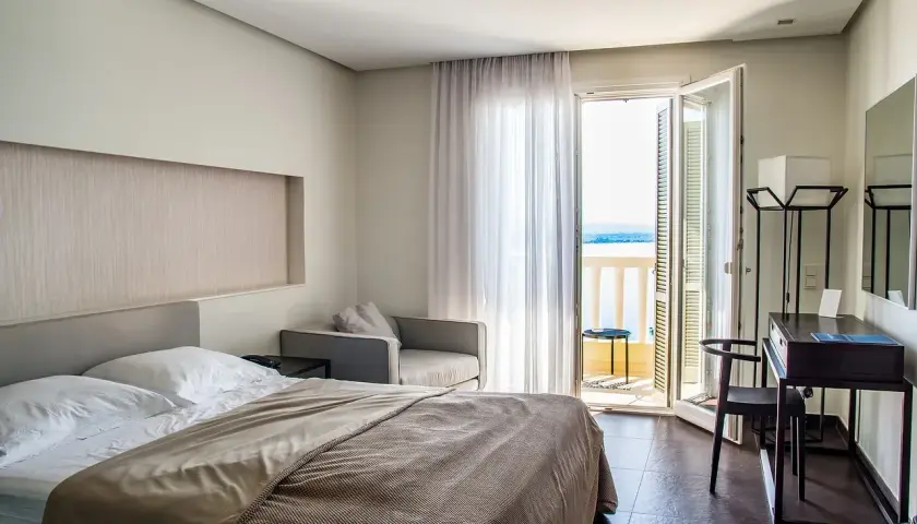 Jak liczyć noclegi w hotelu? Uniknij opłat i stresu!