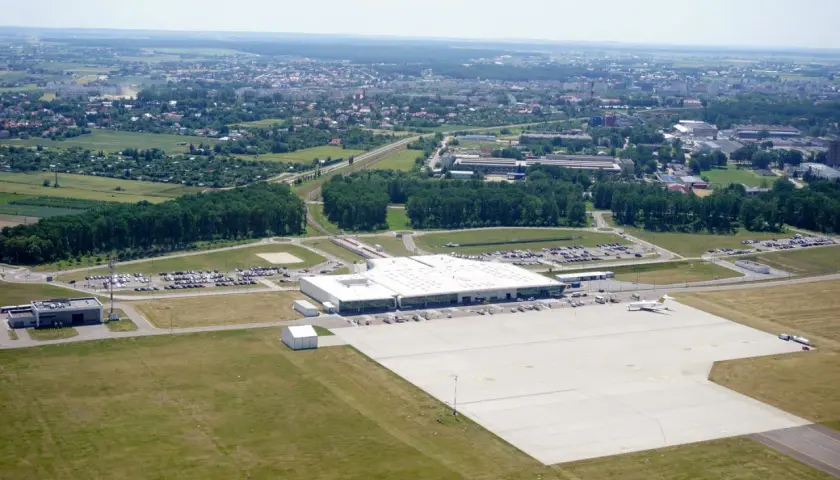 Gdzie można polecieć z Lublina? Sprawdź najlepsze kierunki i porady na podróż