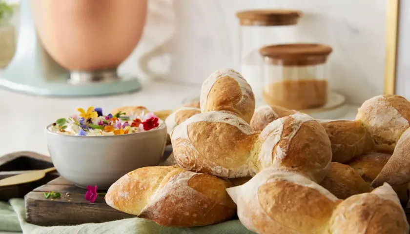 Pane spiga dorato, pronto per essere gustato. Una ricetta semplice e deliziosa, perfetta per ogni occasione.