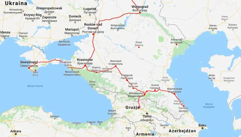 Mapa pokazuje trasę przez Ukrainę, Rosję i Kaukaz, docierając do Derbentu, co pozwala zrozumieć, dagestan co to za region.