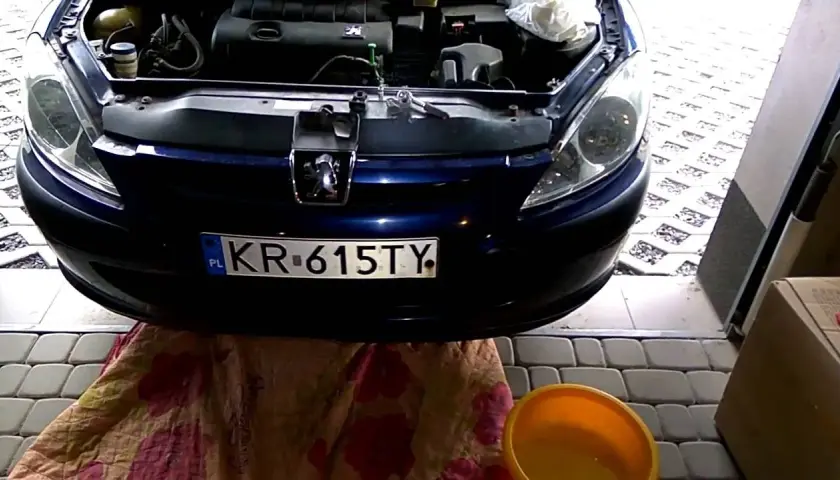 Gdzie wlać płyn do chłodnicy peugeot 307, aby uniknąć przegrzania silnika?