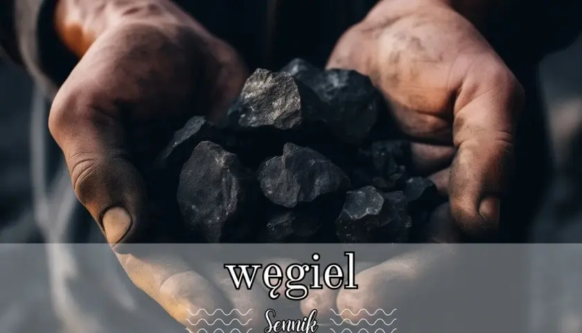 Brudne dłonie trzymają bryły węgla. Sennik węgiel może symbolizować ciężką pracę lub ukryty potencjał.