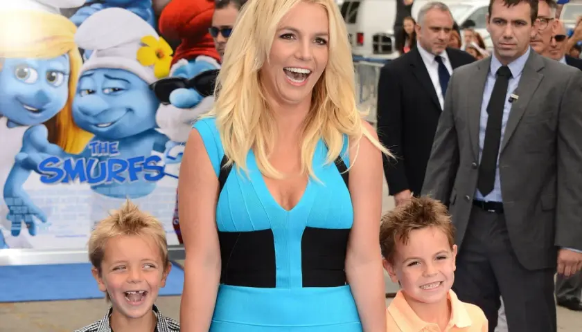 Britney Spears z synami, Jaydenem i Seanem, na premierze filmu "Smerfy".