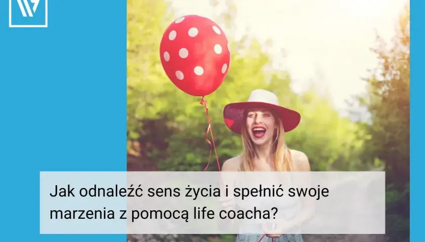 Kobieta w kapeluszu śmieje się, trzymając czerwony balon w kropki. Czy to symbol tego, jaki jest sens życia?