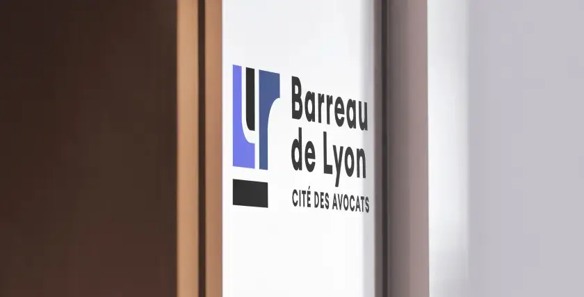Logo du Barreau de Lyon, "Cité des Avocats". Utile pour une lettre contestation honoraires avocat.