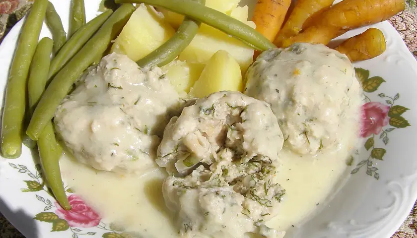 Dzięki czemu pulpety drobiowe w sosie śmietanowym są tak pyszne?