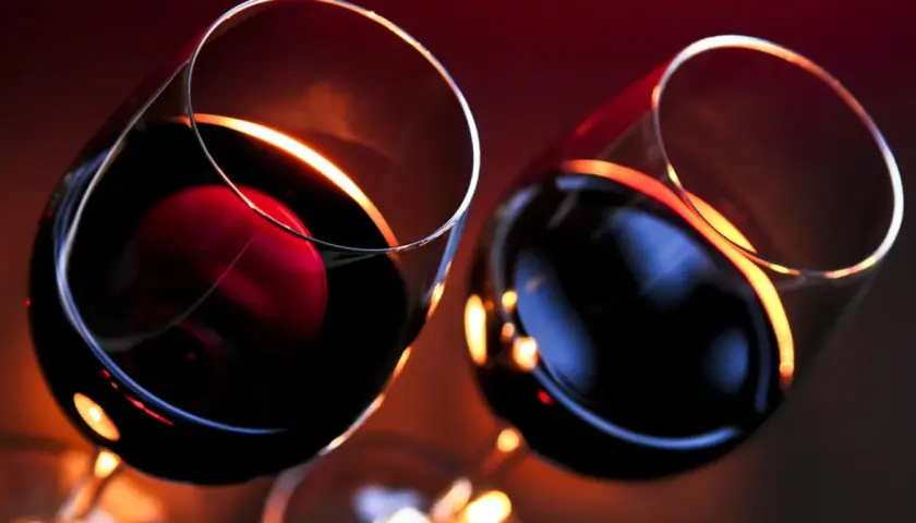 Czy czerwone wino obniża cholesterol? Ekspert rozwiewa wątpliwości