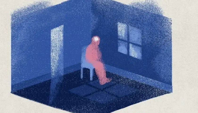 Samotna postać w różowym ubraniu siedzi na krześle w niebieskim pokoju. Światło wpada przez okno i drzwi, ale nie rozprasza mroku. To obraz najbardziej depresyjnego dnia w roku.