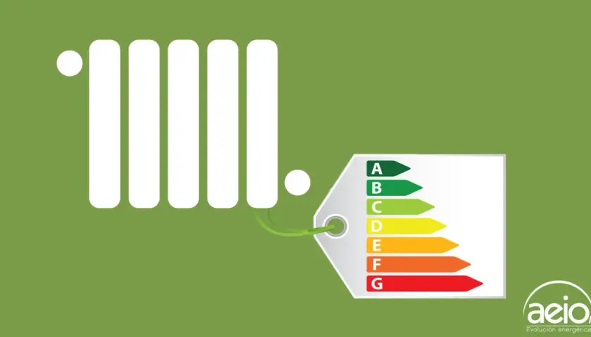 Radiador blanco con etiqueta de eficiencia energética. Aprende a programar calefacción para ahorrar.
