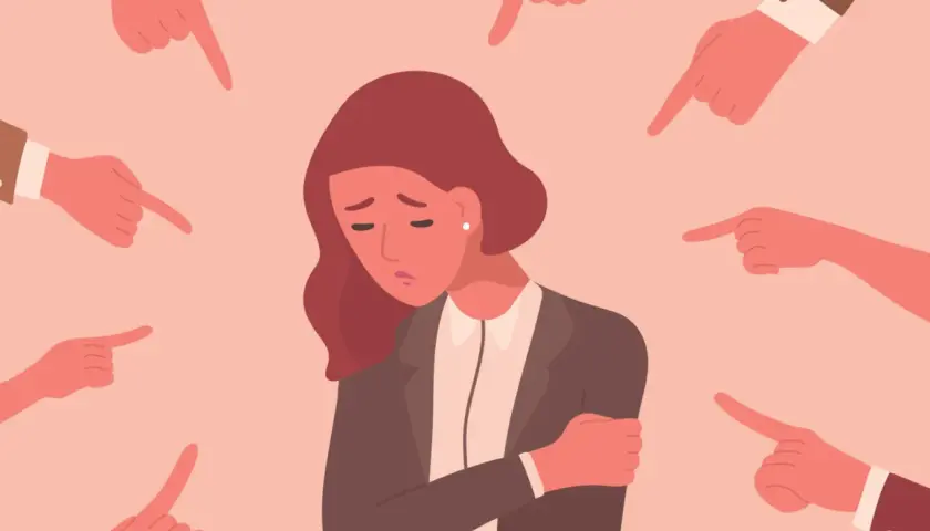 Una donna si sente sopraffatta da dita puntate. È un promemoria per allontanarsi da chi non ti apprezza e trovare la tua forza.