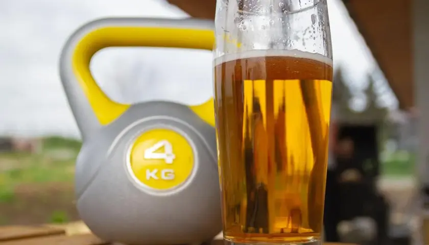 Czy biorąc kreatynę można pić alkohol? Unikaj negatywnych skutków