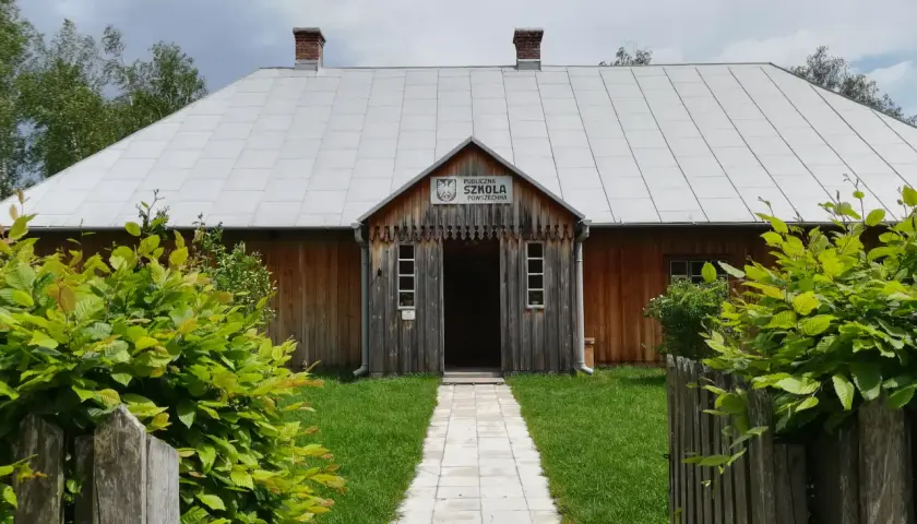 Co to jest skansen? Odkryj fascynujący świat kultury ludowej