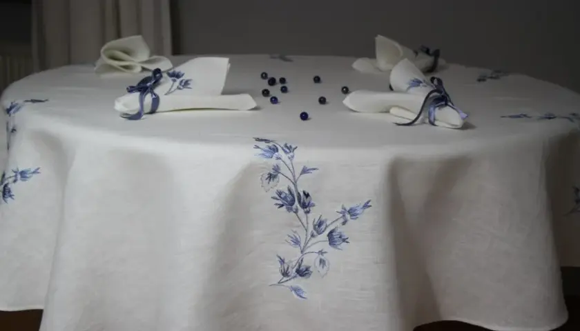 Jaki obrus na okrągły stół? Wybierz idealny rozmiar i styl
