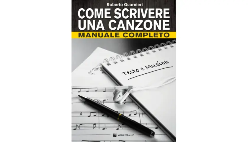 Manuale per scrivere canzoni: spartito, quaderno con "Testo e Musica", penna e auricolari. Ideale per chi ama le canzoni da inventare.