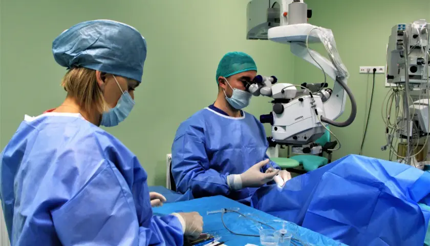 Jak postępować po operacji zaćmy, aby uniknąć powikłań i bólu
