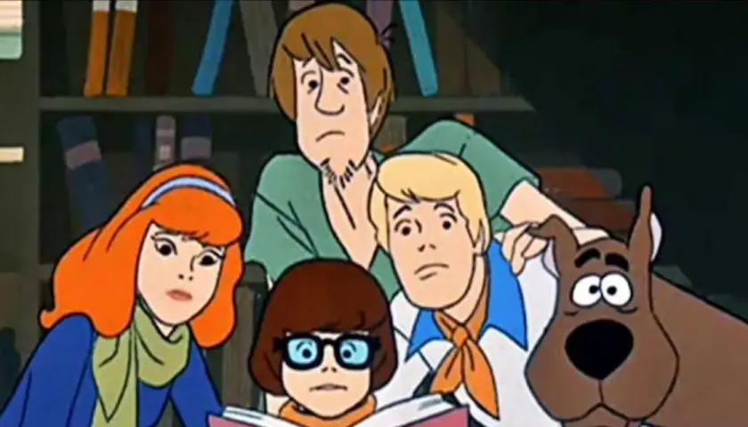 Daphne, Fred, Velma, Shaggy i Scooby-Doo zastanawiają się, gdzie jesteś.