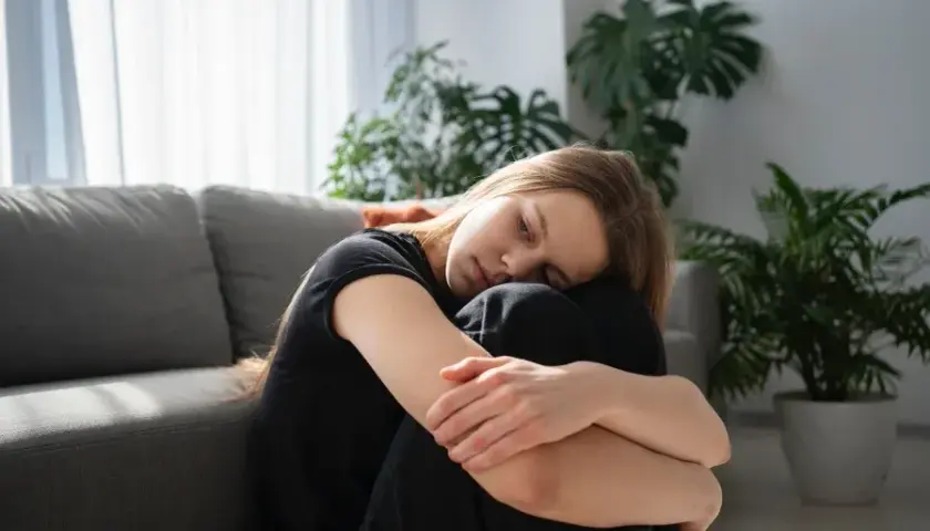 Fizyczne objawy nerwicy depresyjnej: Czy Twoje ciało woła o pomoc?