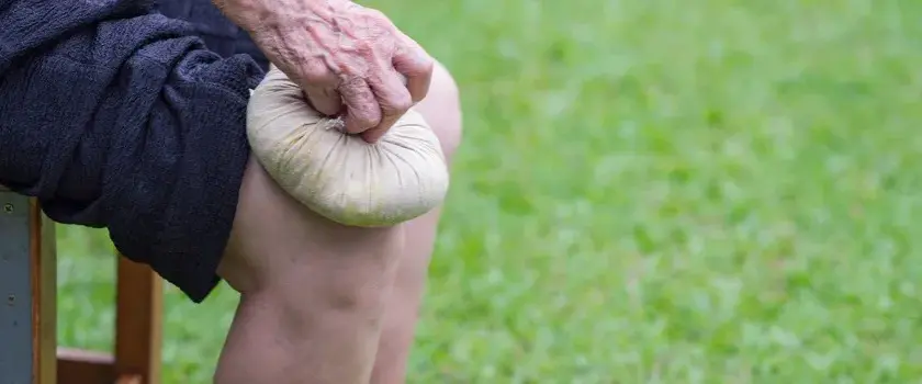 Ból kolan: Domowe sposoby, ćwiczenia i kiedy iść do lekarza?