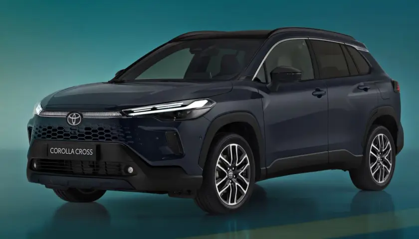 Ciemnoniebieski Toyota Corolla Cross prezentuje nowoczesny design. Sprawdź atrakcyjną toyota corolla cross cena.