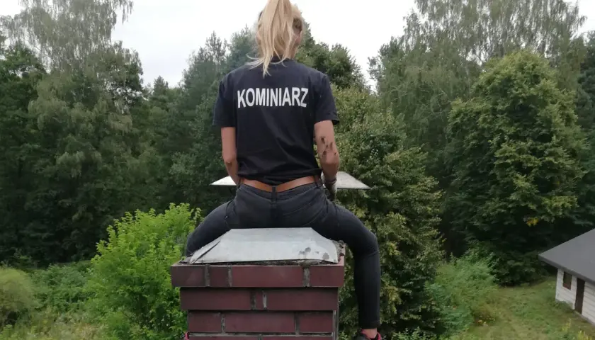 Ile zarabia kominiarz? Przekonaj się, co wpływa na wynagrodzenie