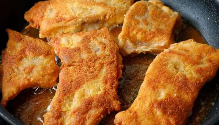 Jak usmażyć rybę ze skórą? Chrupiąca skórka, soczyste mięso!
