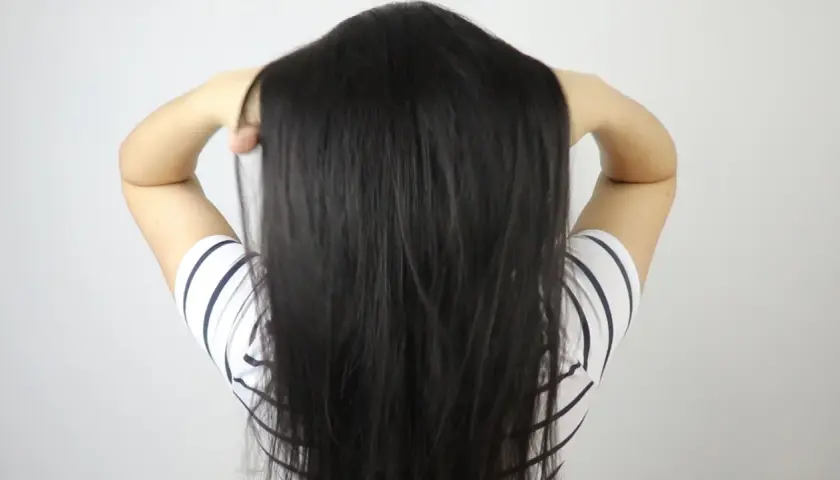 Cabello largo y oscuro, liso y sedoso, sin rastro de frizz. Descubre cómo lograr este look perfecto.