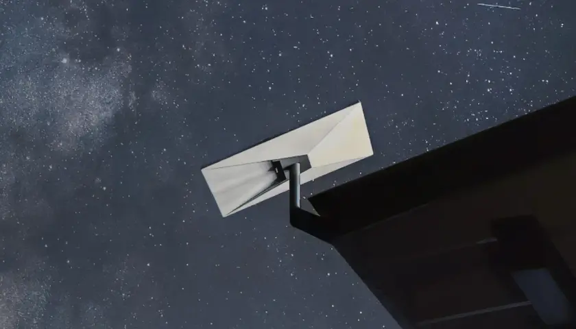 Antena Starlink, która pozwala na dostęp do internetu z kosmosu, zamontowana na dachu.