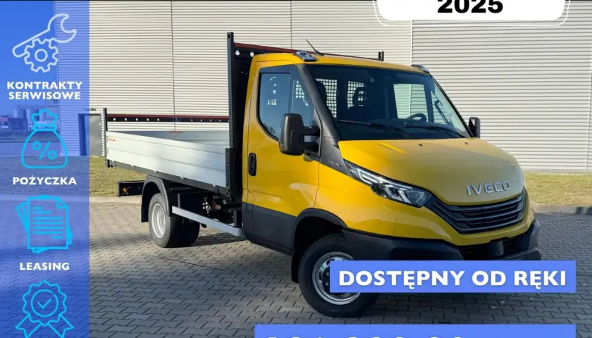 Żółta ciężarówka Iveco z platformą na tle magazynu, z napisem "WYPRZEDAŻ 2025" i ceną.