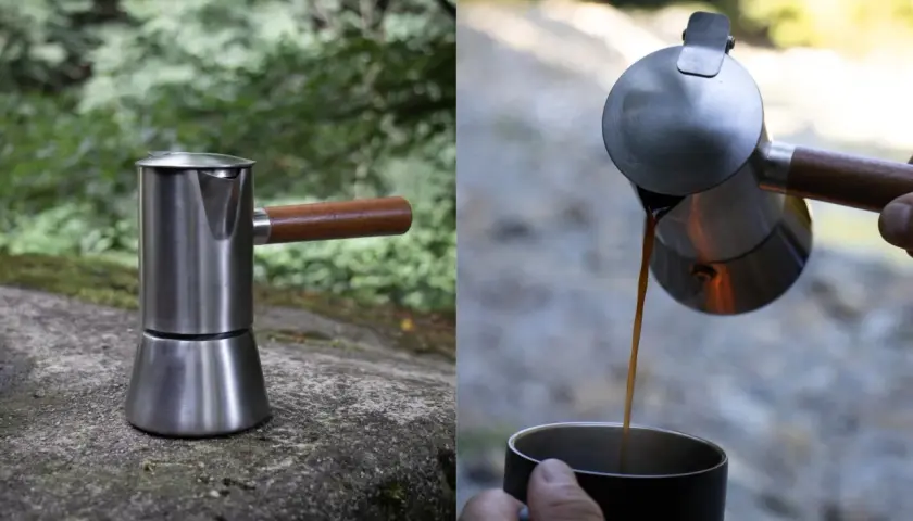 Edler Espressokocher aus Edelstahl mit Holzgriff, bereit für den morgendlichen Kaffee im Freien.