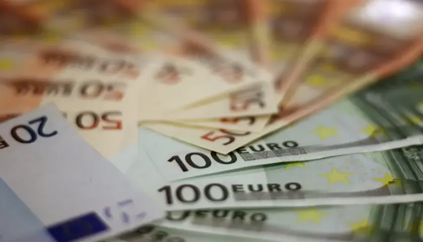 Słowenia jaka waluta obowiązuje? Wszystko o euro i płatnościach w podróży