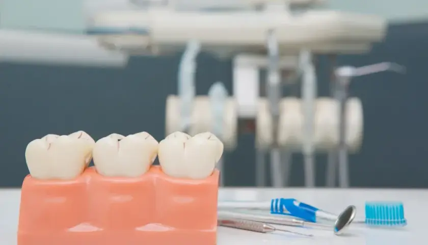 Ile kosztuje wizyta u dentysty prywatnie? Sprawdź ceny i oszczędź