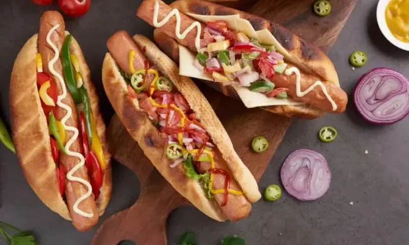 Ile kalorii ma hot dog z Orlenu? Zaskakujące wartości kaloryczne!