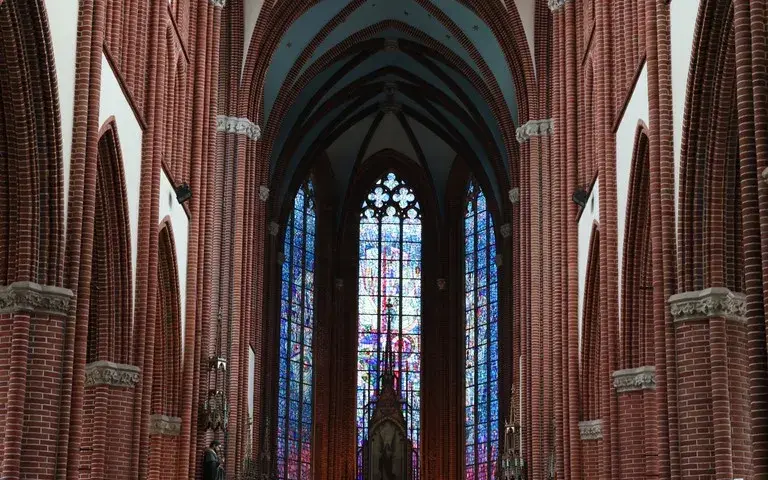 Czy 15 sierpnia trzeba iść do kościoła? Obowiązki i wyjątki