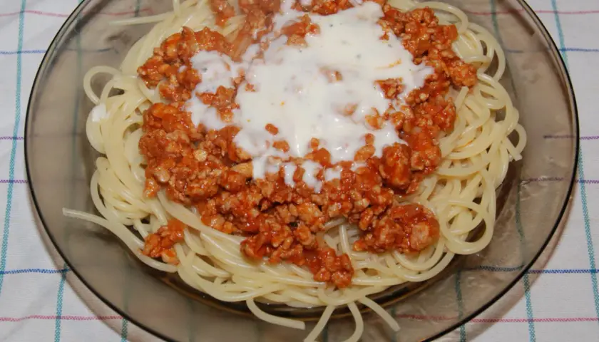 Jak zrobić sos do spaghetti z mięsem mielonym, który zachwyci smakiem