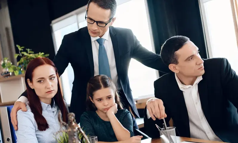 Czy kurator może rozmawiać z dzieckiem bez obecności rodzica? Prawda i mity