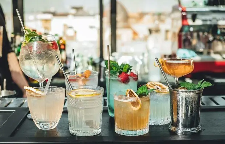 Najlepsze drinki na wesele: orzeźwiające przepisy na niezapomniane chwile