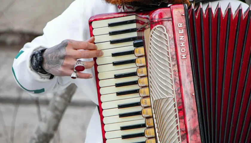 Akordeon - popularny instrument, który warto poznać