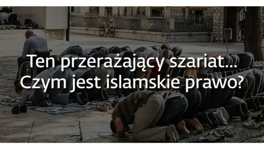 Grupa muzułmanów modlących się na zewnątrz, z tekstem "Ten przerażający szariat... Czym jest islamskie prawo?".