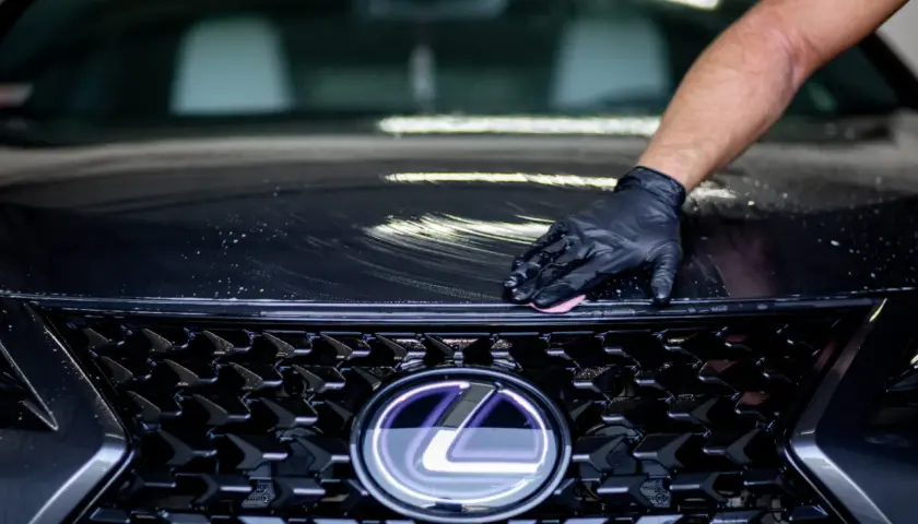 Co ile woskować auto, aby uniknąć uszkodzeń lakieru?