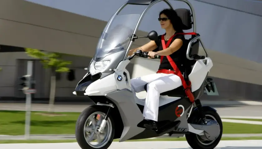 Motocykl z pasami: Bez kasku na B? Prawo i bezpieczeństwo