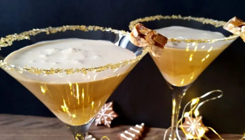 Najlepsze drinki z likierem karmelowym, które zachwycą Twoich gości