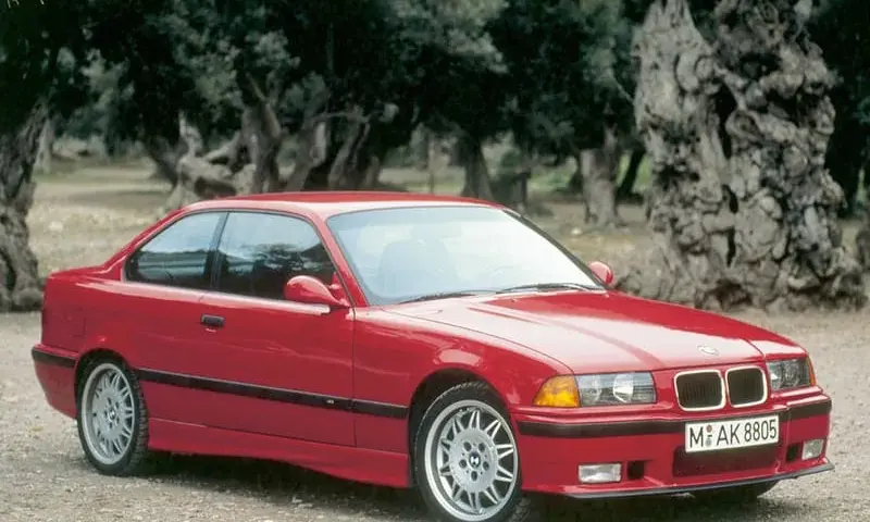 BMW M3 E36 - ikona motoryzacji, osiągi, historia i wartość na rynku.