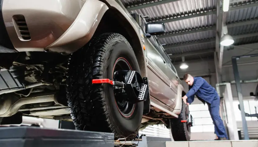 Zbieżność kół: DIY czy mechanik? Wybierz mądrze i oszczędź!
