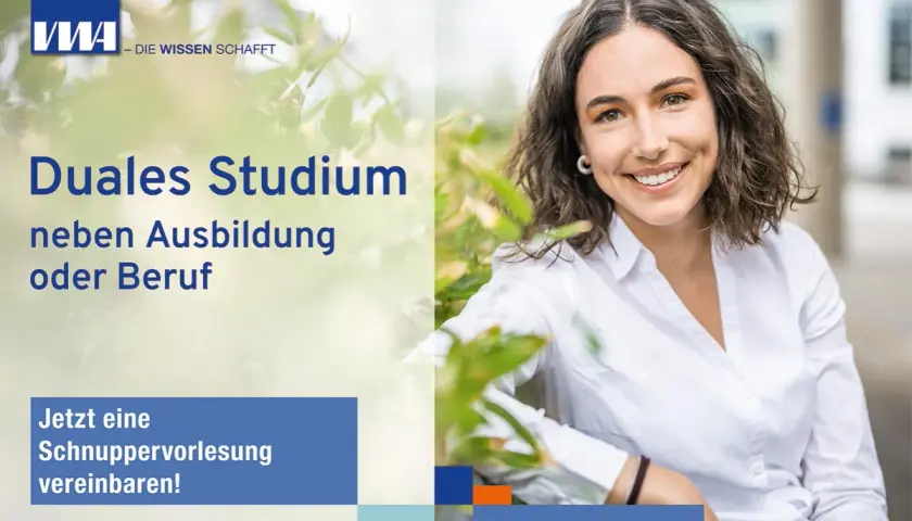 Junge Frau lächelt, wirbt für Duales Studium neben Ausbildung oder Beruf. VWA Koblenz bietet Schnuppervorlesungen an.