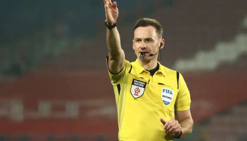 Zarobki sędziego piłkarskiego FIFA: Ile naprawdę można zarobić?