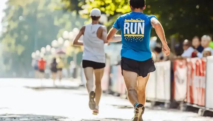 Co to jest maraton? Poznaj jego znaczenie i wyzwania biegowe