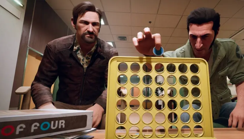 Dwóch mężczyzn gra w "Connect Four". Jeden z nich, w brązowej kurtce, patrzy na planszę. Drugi, w zielonej kurtce, właśnie wrzuca niebieski krążek. To może być ich "a way out spolszczenie".