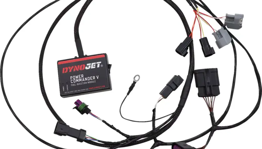 Moduł Dynojet Power Commander V z wiązką przewodów, gotowy do zwiększenia mocy Twojego motocykla.