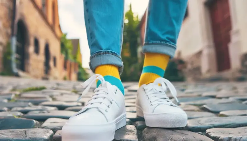 Jakie skarpetki do sneakersów? Przewodnik po stylu i trendach